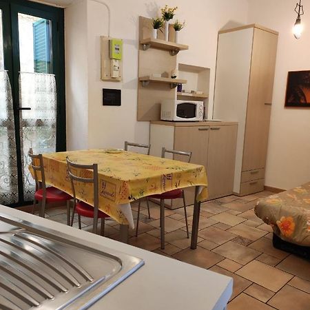 Bilocale Nella Vecchia Citta' Di Mentone Apartment Exterior photo