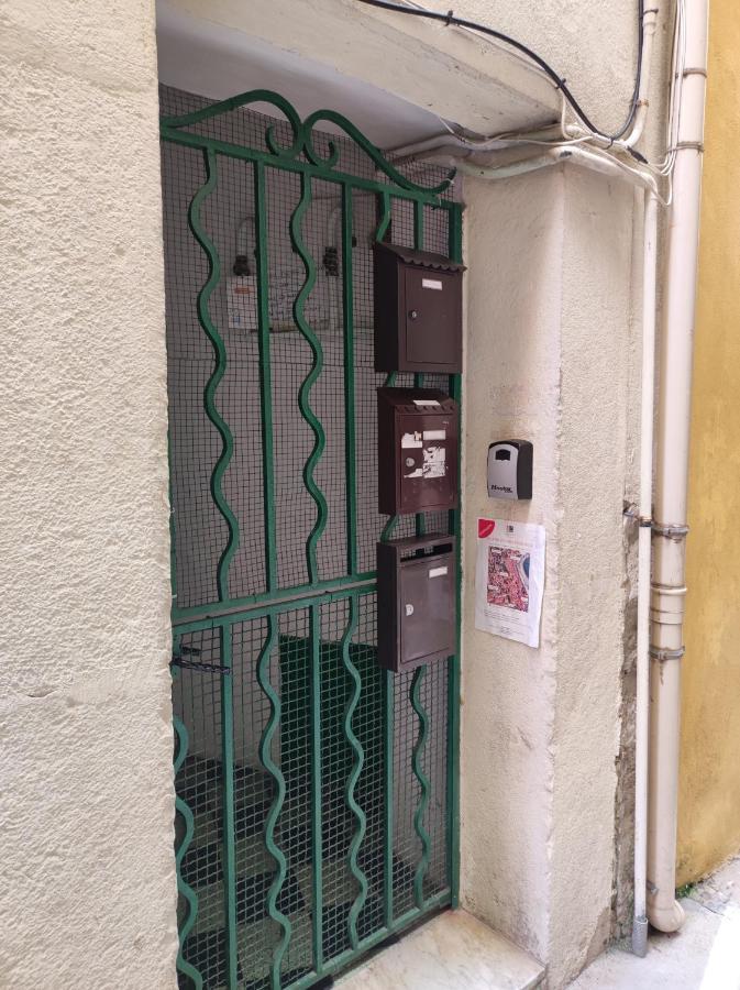 Bilocale Nella Vecchia Citta' Di Mentone Apartment Exterior photo
