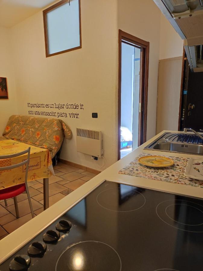 Bilocale Nella Vecchia Citta' Di Mentone Apartment Exterior photo