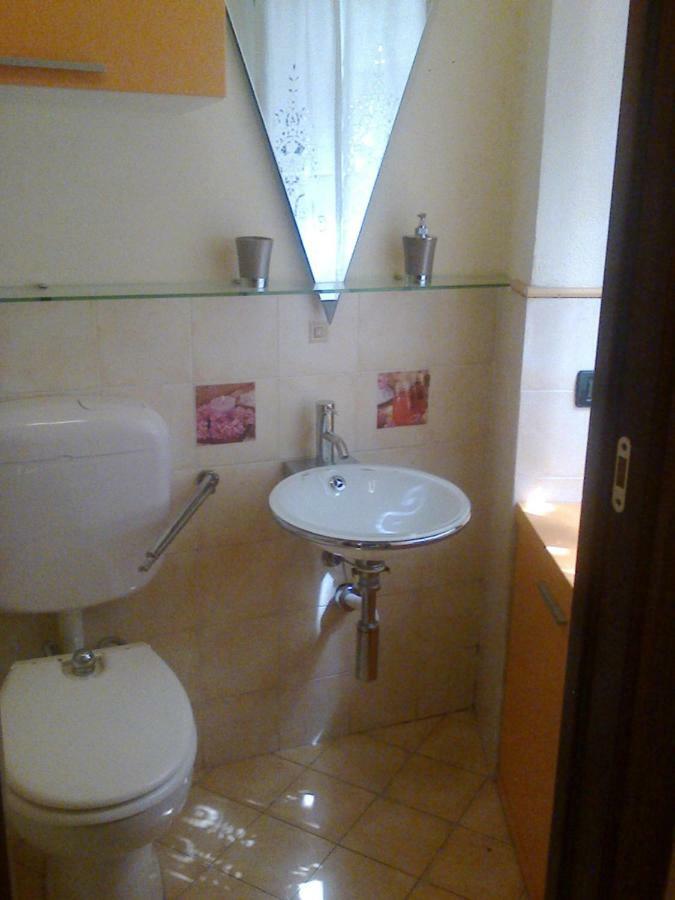 Bilocale Nella Vecchia Citta' Di Mentone Apartment Exterior photo
